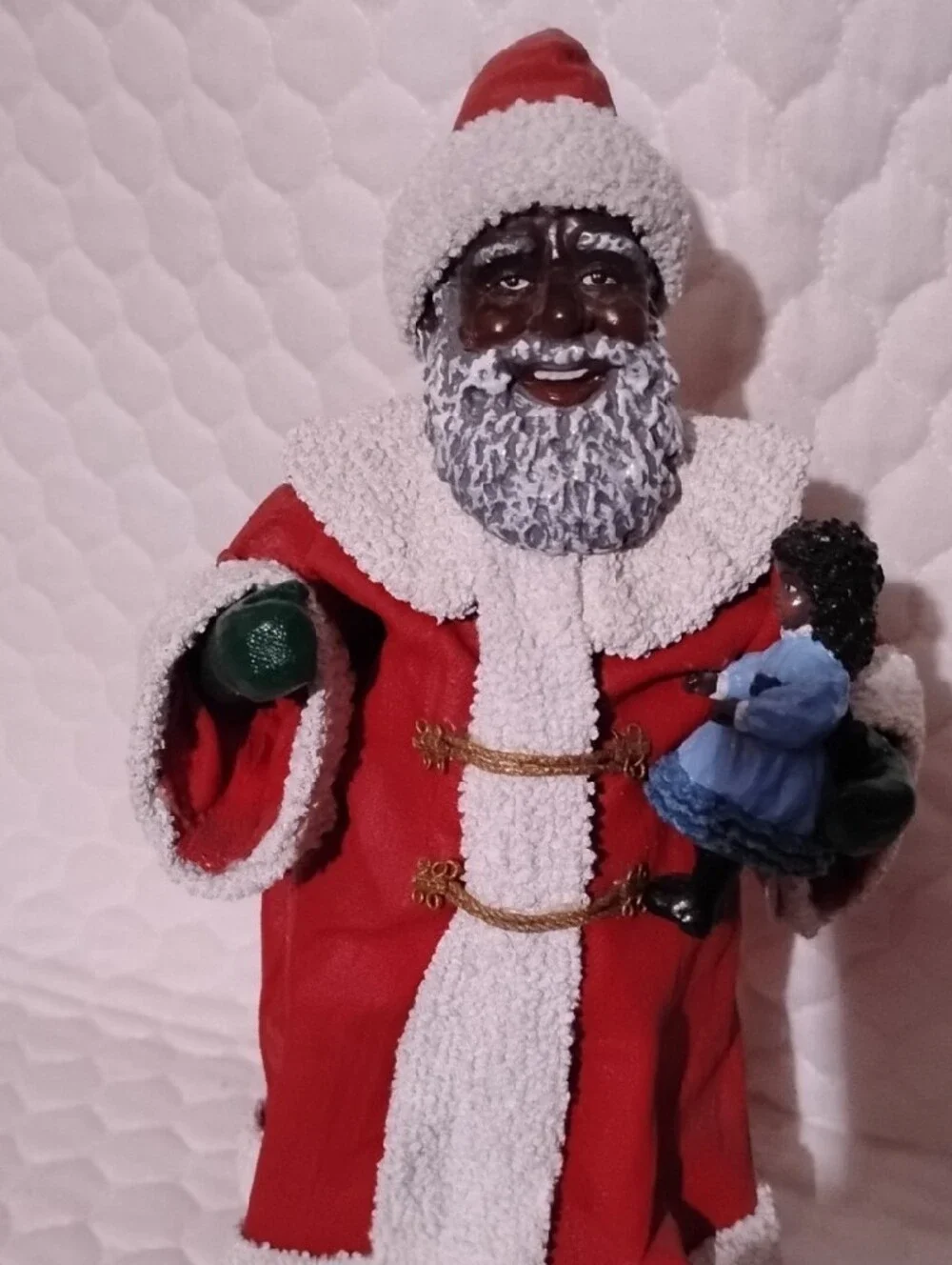Dept 56 Possible Dreams Clothtique African American Santa holding Doll Figurine
